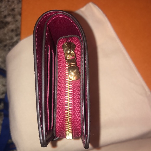 Louis Vuitton Juliette Wallet. New condition! - Picture 6 of 9